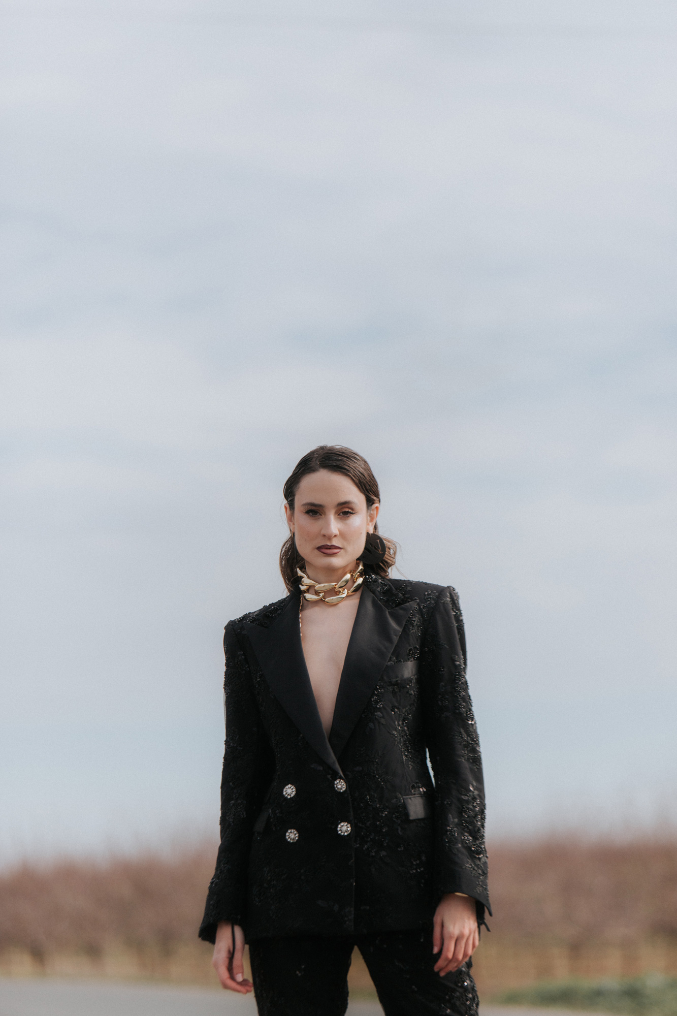 Traje chaqueta negro pedreria